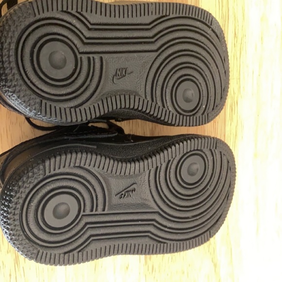 Size 4c black Air Force ones! Never worn - Picture 3 of 3